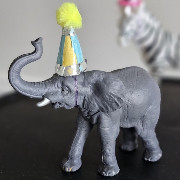 Birthday Jungle Safari Animals w/ Birthday Hats - Picture 4 of 5